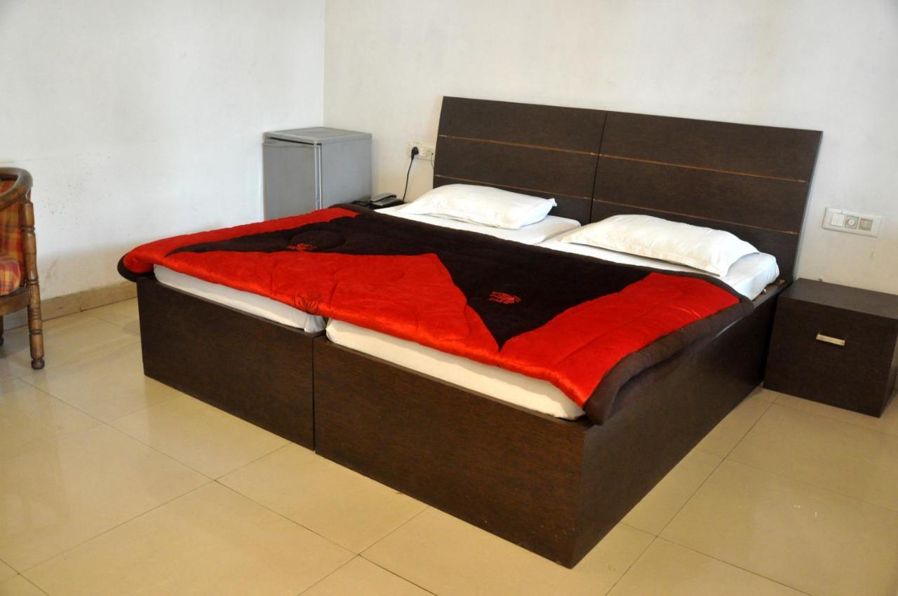 Grand Hotel Amritsar Esterno foto